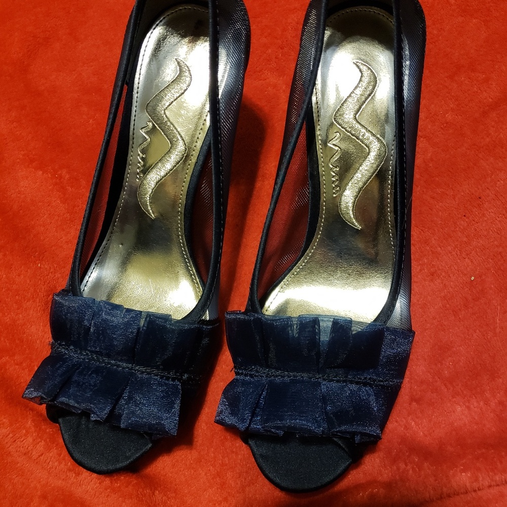NWOT Nina High Heel Shoes Size 6.